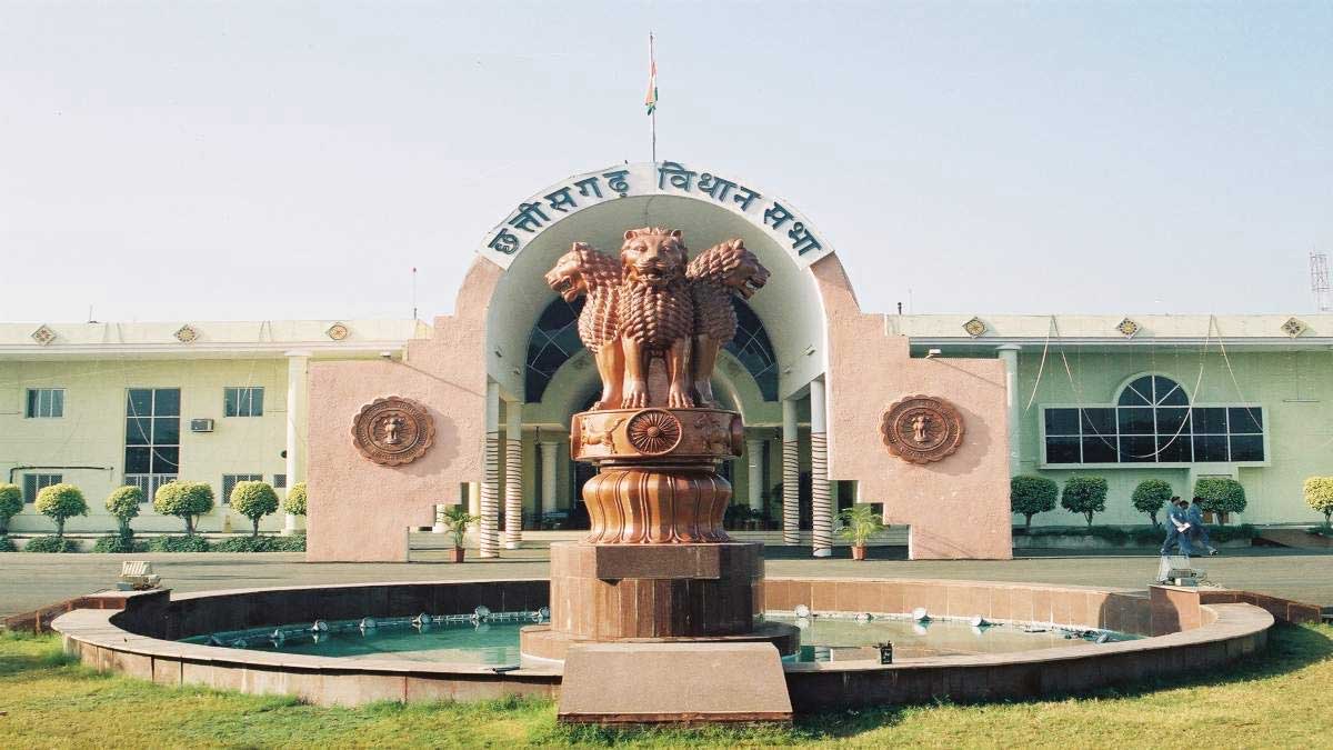 प्रश्नकाल में पीएम आवास योजना पर चर्चा के दौरान सदन में हंगामा…