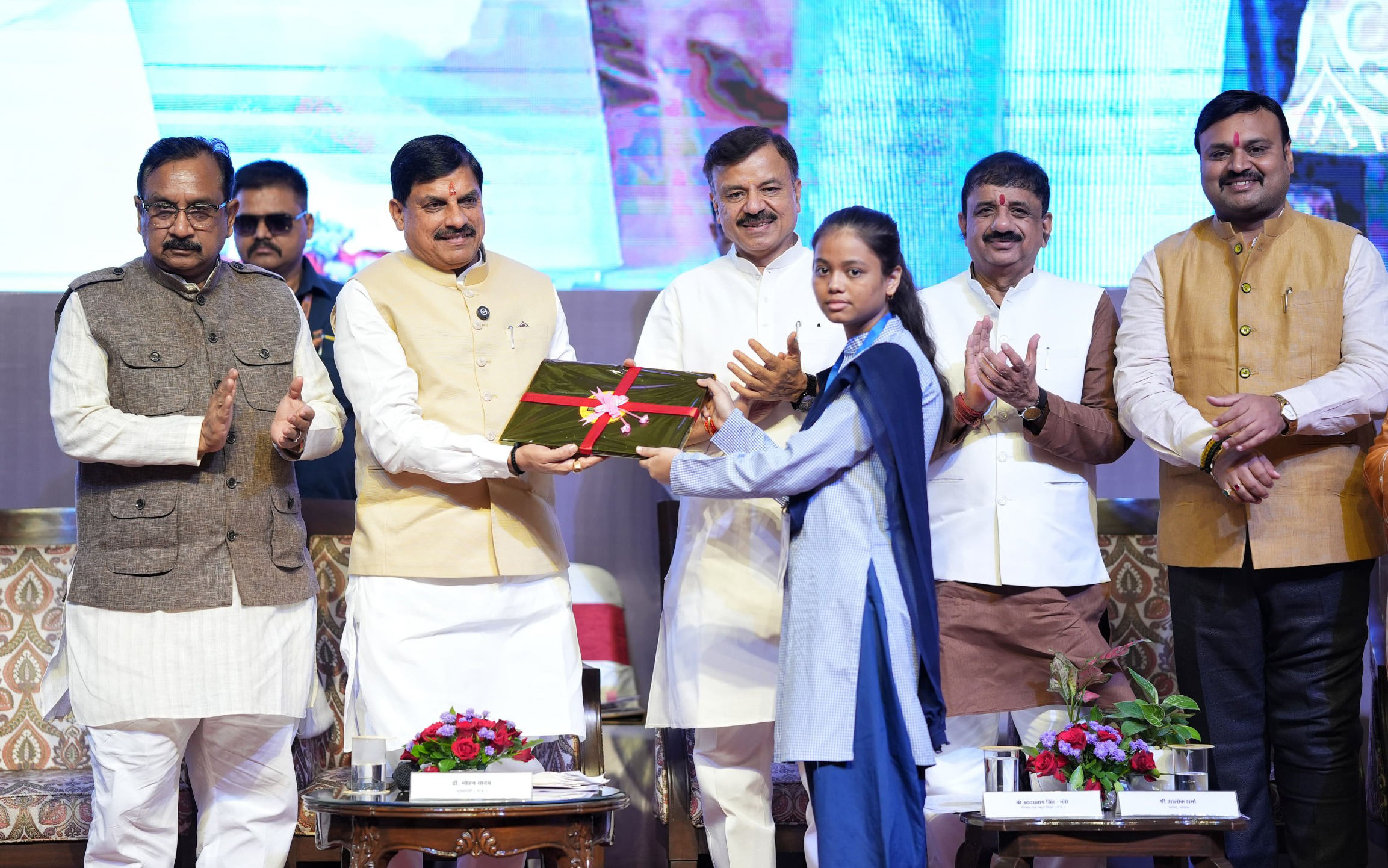 MP NEWS- ‘सबको शिक्षा’ हमारा विकास मंत्र: सीएम डॉ. यादव ने 12वीं के 94,234 मेधावी छात्रों को लैपटॉप के लिए 235 करोड़ की प्रोत्साहन राशि दी…