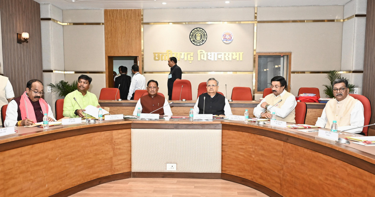विधानसभा कार्य मंत्रणा समिति की बैठक विधानसभा अध्यक्ष डॉ. रमन सिंह की अध्यक्षता में सम्पन्न…