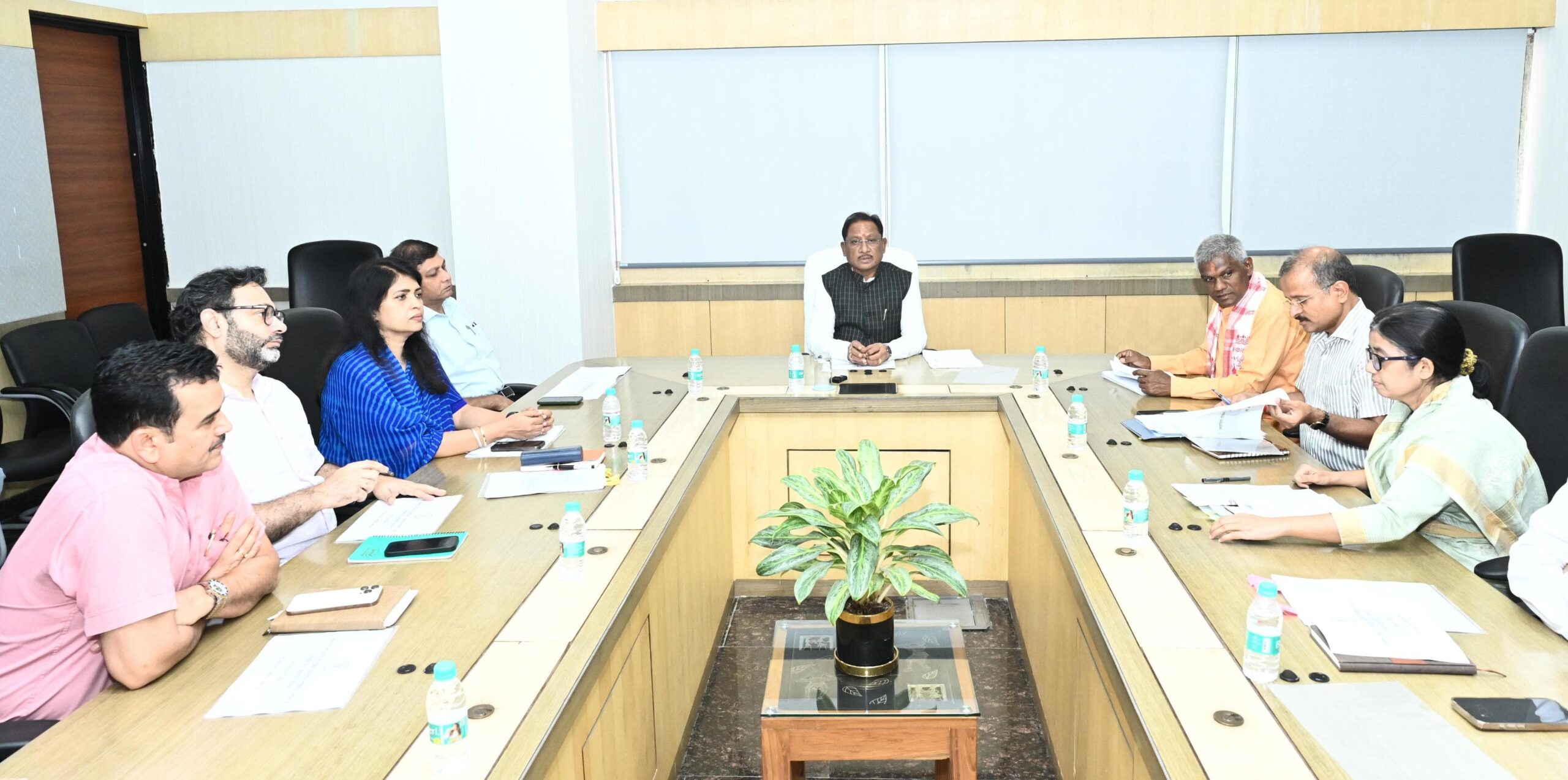 मुख्यमंत्री विष्णु देव साय ने कहा—सड़कों पर विचरण करने वाले निराश्रित पशुओं की प्रभावी रोकथाम सुनिश्चित करें…. मुख्यमंत्री विष्णु देव साय ने कहा—सड़कों पर विचरण करने वाले निराश्रित पशुओं की प्रभावी रोकथाम सुनिश्चित करें….