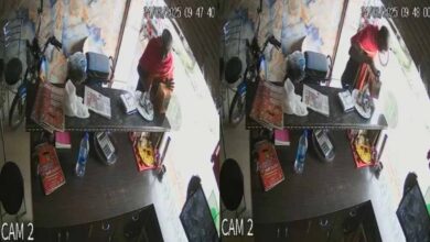 थाने के सामने सुरक्षा व्यवस्था ध्वस्त! दिनदहाड़े दान पेटी लेकर फरार चोर