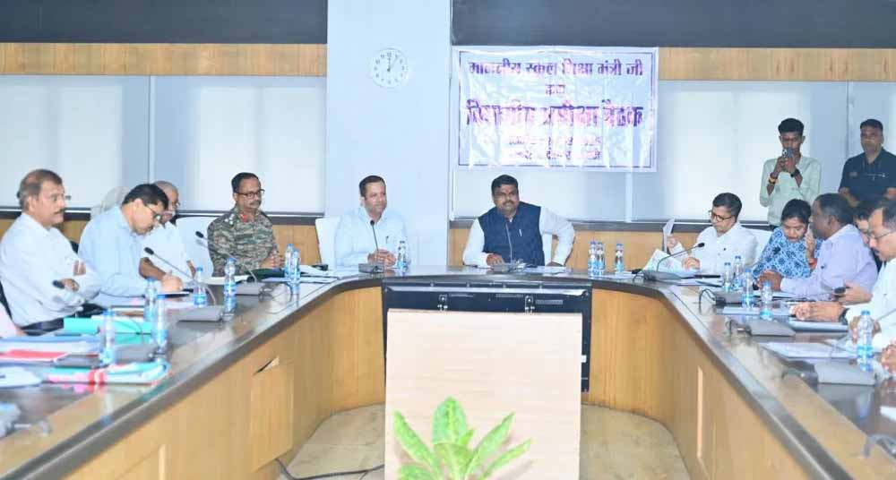 कार्यभार संभालते ही सक्रिय हुए शिक्षा मंत्री गजेन्द्र यादव, अधिकारियों संग की समीक्षा बैठक कार्यभार संभालते ही सक्रिय हुए शिक्षा मंत्री गजेन्द्र यादव, अधिकारियों संग की समीक्षा बैठक