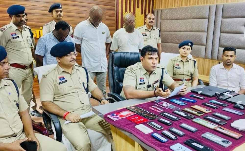 Snapchat पर युवतियों से ठगी करने वाले नाइजिरियन और दक्षिणी अफ्रीकी गिरोह के 3 सदस्य दिल्ली में धराए