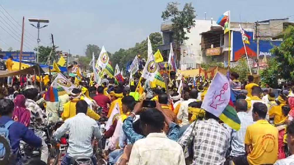 विश्व आदिवासी दिवस पर कोरबा में ताकत का प्रदर्शन, पाली में उमड़ी भीड़ विश्व आदिवासी दिवस पर कोरबा में ताकत का प्रदर्शन, पाली में उमड़ी भीड़