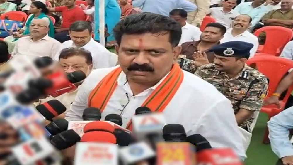 डिप्टी सीएम विजय शर्मा का बयान: बस्तर नक्सलवाद से विकास की राह पर