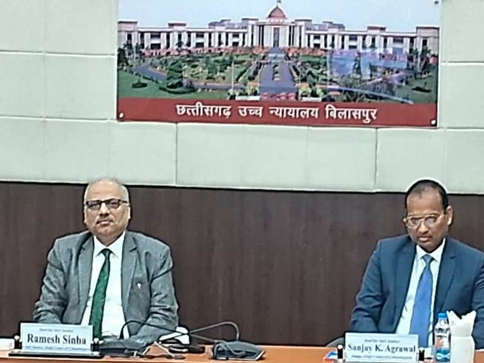रायपुर : मुख्य न्यायाधीश रमेश सिन्हा ने खरसिया में वरिष्ठ व्यवहार न्यायालय और रायगढ़ में डिजिटल कंप्यूटर कक्ष का किया लोकार्पण