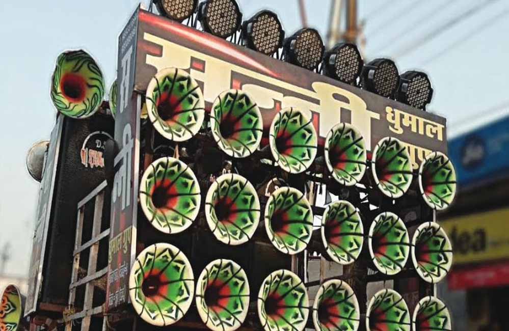 कानफोड़ू DJ पर हाईकोर्ट की सख्ती: 1 लाख जुर्माना और 5 साल तक की सजा का प्रावधान कानफोड़ू DJ पर हाईकोर्ट की सख्ती: 1 लाख जुर्माना और 5 साल तक की सजा का प्रावधान