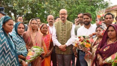 रायपुर : गोद ग्राम सोनपूरी में राज्यपाल का जनसंवाद, अंतिम पंक्ति तक योजनाओं के लाभ पर जोर रायपुर : गोद ग्राम सोनपूरी में राज्यपाल का जनसंवाद, अंतिम पंक्ति तक योजनाओं के लाभ पर जोर