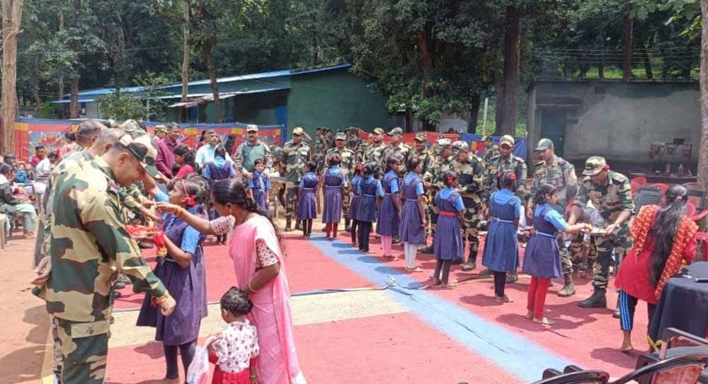 अबूझमाड़ में रक्षाबंधन का अनोखा रंग, धागों में झलकी आजादी और भरोसे की चमक