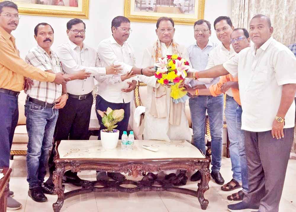 मुख्यमंत्री  साय को कंवर समाज प्रतिनिधिमंडल ने दी बधाई एवं करमा तिहार के लिए आमंत्रण