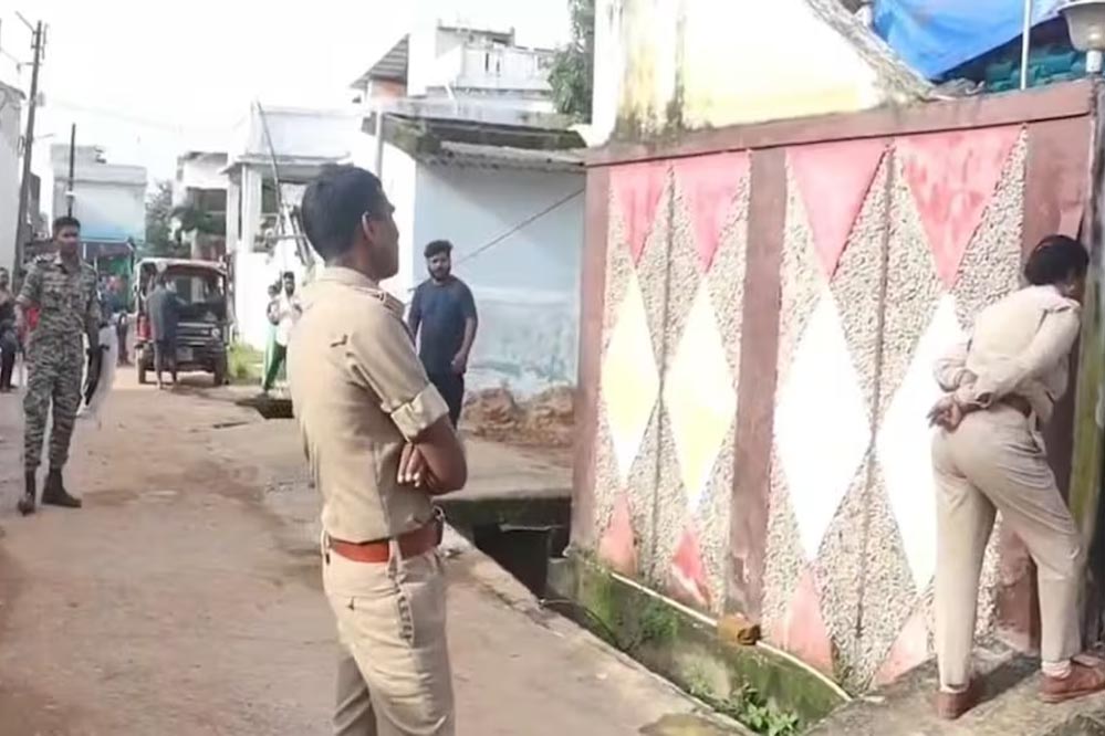 जगदलपुर में सट्टा किंग की नई चाल हुई फेल, डॉग रेस्क्यू टीम ने किया शातिर का शिकार जगदलपुर में सट्टा किंग की नई चाल हुई फेल, डॉग रेस्क्यू टीम ने किया शातिर का शिकार