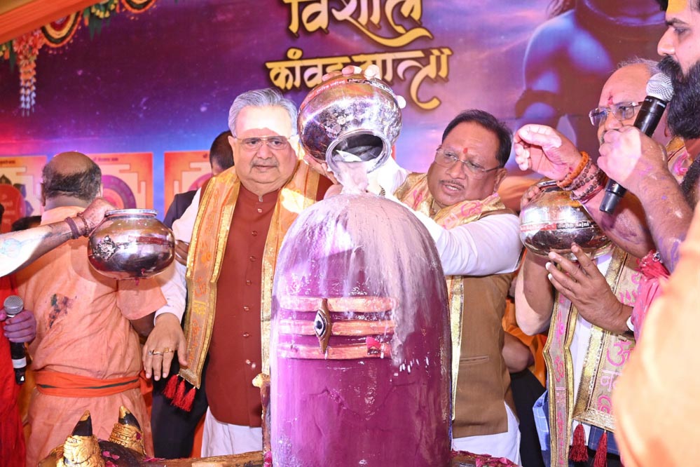 रायपुर : सावन की पावन बेला में मुख्यमंत्री विष्णु देव साय ने किया भगवान शिव का रूद्राभिषेक, प्रदेशवासियों की समृद्धि और सुख-शांति की कामना