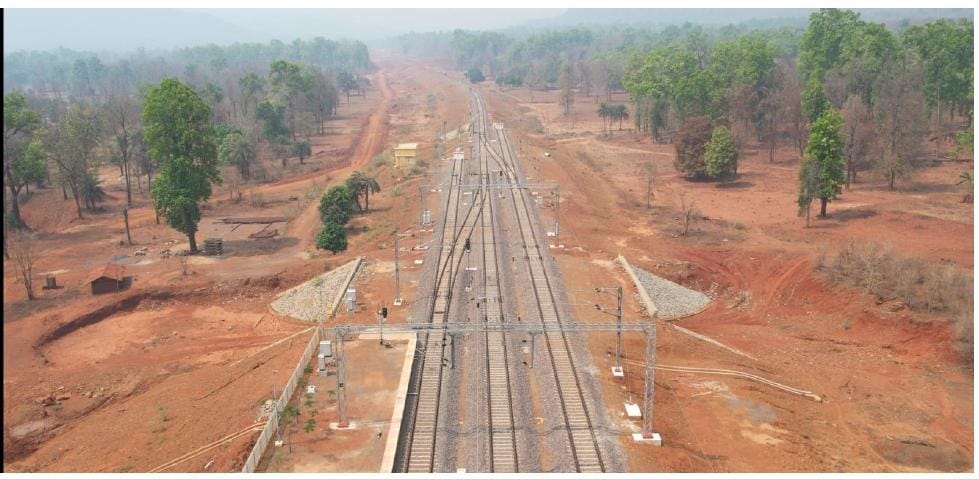 बस्तर के विकास में एक और क्रांतिकारी कदम: दल्लीराजहरा–रावघाट रेल परियोजना दिसंबर तक पूर्ण, 97% कार्य सम्पन्न….