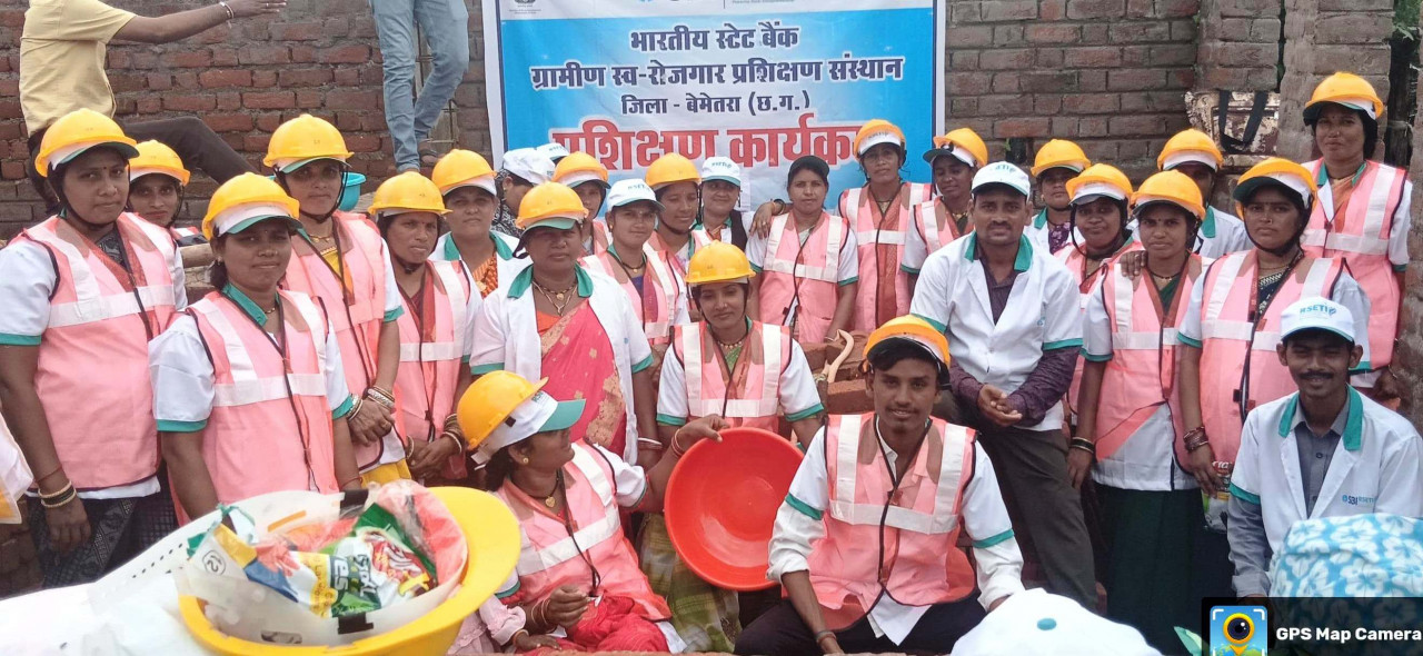 ग्रामीण युवाओं को आत्मनिर्भर बनाने राजमिस्त्री प्रशिक्षण कार्यक्रम शुरू, स्वरोजगार की मिलेगी दिशा…. ग्रामीण युवाओं को आत्मनिर्भर बनाने राजमिस्त्री प्रशिक्षण कार्यक्रम शुरू, स्वरोजगार की मिलेगी दिशा….