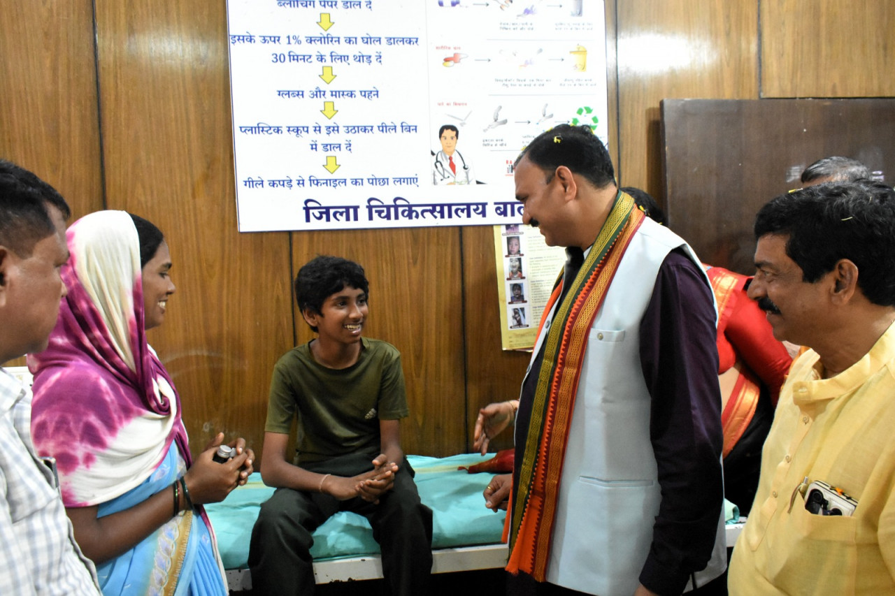 स्वास्थ्य मंत्री श्याम बिहारी जायसवाल ने जिला चिकित्सालय बालोद का निरीक्षण कर व्यवस्थाओं का लिया जायजा….