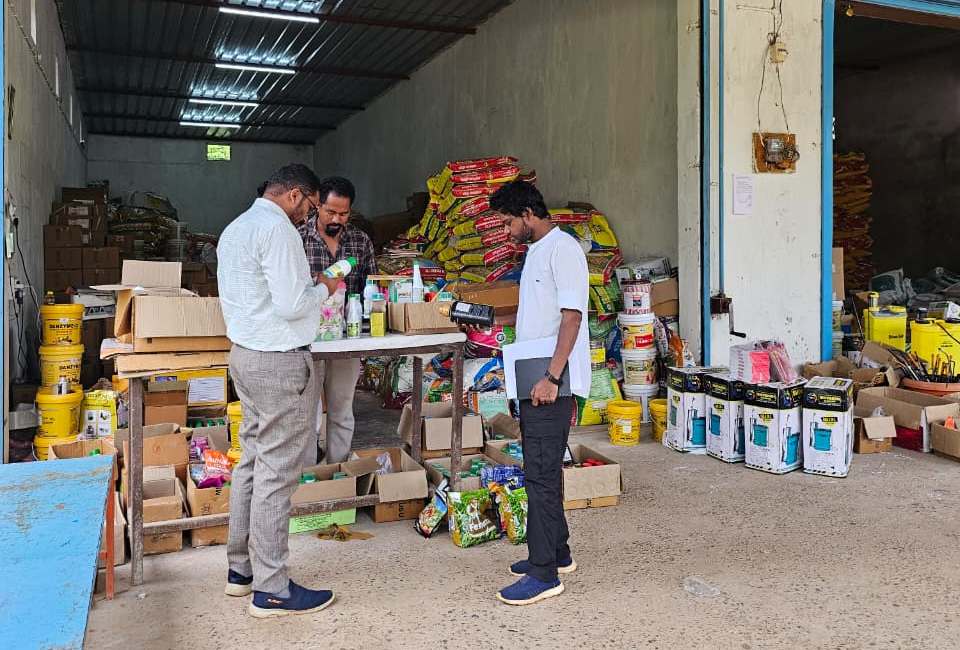 बीजापुर में उर्वरक वितरण की अनियमितताओं पर कार्रवाई….