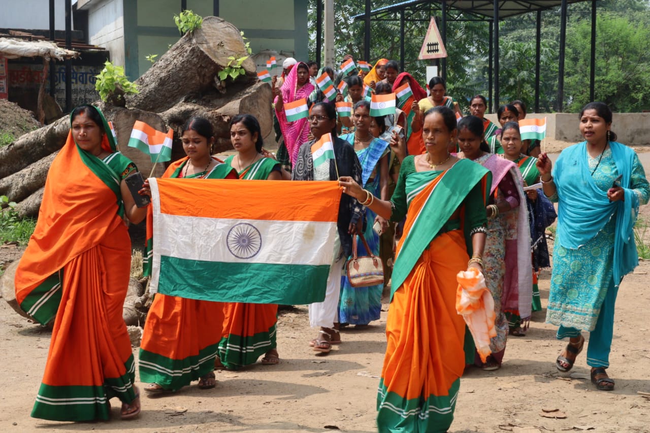 हर घर तिरंगा अभियान में गूंजा देशभक्ति का संदेश – बिहान दीदियों ने निकाली तिरंगा रैली….