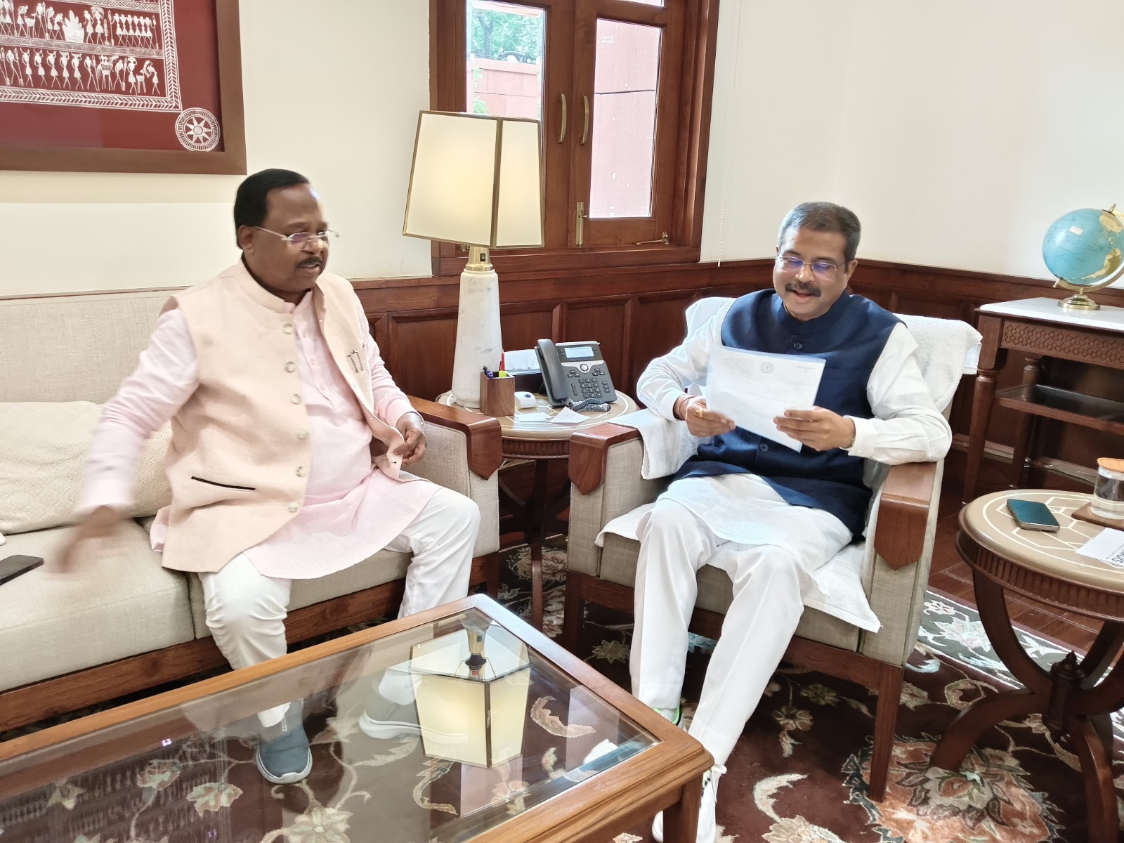 रामानुजगंज में जल्द खुलेगा केंद्रीय विद्यालय, मंत्री रामविचार नेताम ने दिल्ली में की केंद्रीय शिक्षा मंत्री धमेंद्र प्रधान से मुलाकात… रामानुजगंज में जल्द खुलेगा केंद्रीय विद्यालय, मंत्री रामविचार नेताम ने दिल्ली में की केंद्रीय शिक्षा मंत्री धमेंद्र प्रधान से मुलाकात…