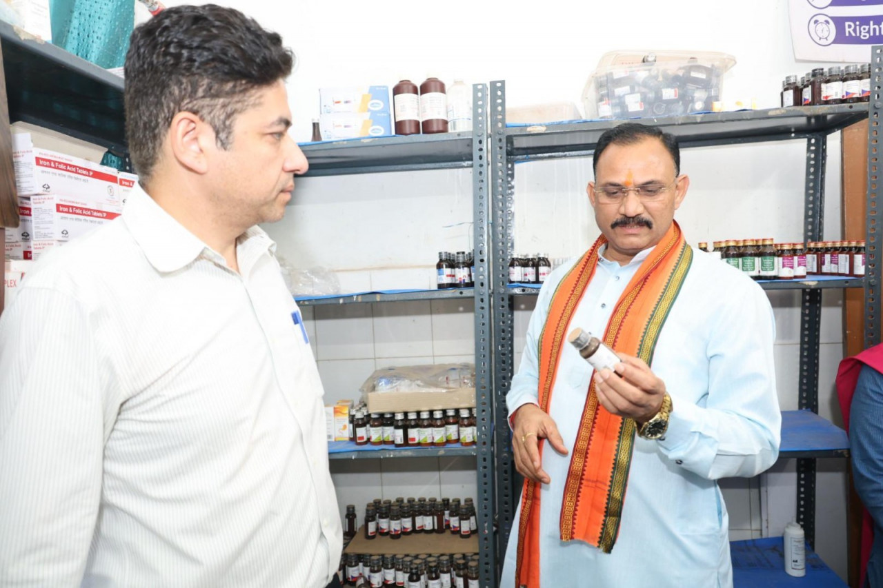 स्वास्थ्य मंत्री श्याम बिहारी जायसवाल ने किया बद्रीनाथ बघेल जिला अस्पताल का औचक निरीक्षण…..