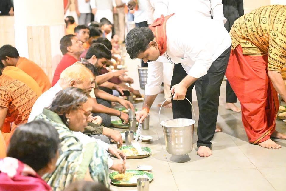 अमरकंटक में 50 हजार से अधिक श्रद्धालुओं कांवड़ियों ने मृत्युंजय आश्रम में ग्रहण की प्रसादी….