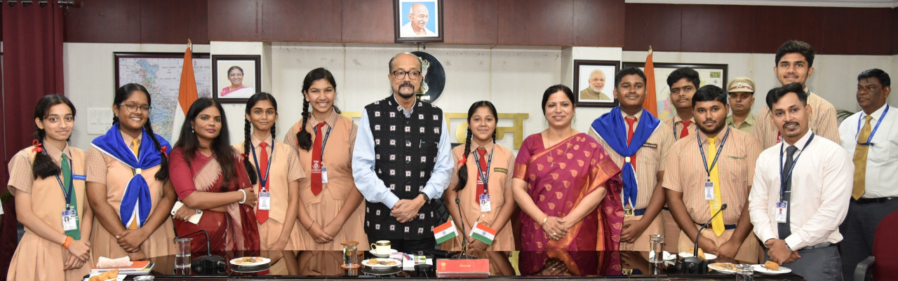 विद्यार्थियों ने राज्यपाल से ली प्रेरणा, सफलता के मंत्र पाए – राजभवन में सौजन्य मुलाकात… विद्यार्थियों ने राज्यपाल से ली प्रेरणा, सफलता के मंत्र पाए – राजभवन में सौजन्य मुलाकात…