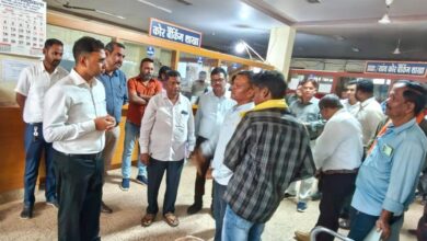 सहकारिता आयुक्त कुलदीप शर्मा ने जिला सहकारी केंद्रीय बैंक जगदलपुर का किया औचक निरीक्षण…