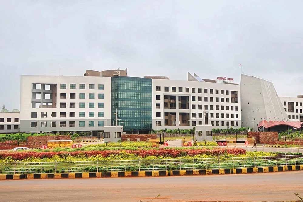 एमसीबी : अपर कलेक्टर ने आमजनों की सुनी समस्याएं, गंभीरतापूर्वक निराकरण के दिए निर्देश