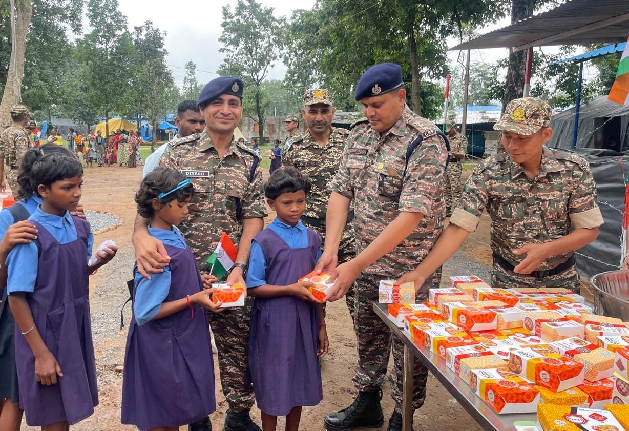 आज़ादी के बाद पहली बार बस्तर के 29 गांवों में शान से लहराया तिरंगा….