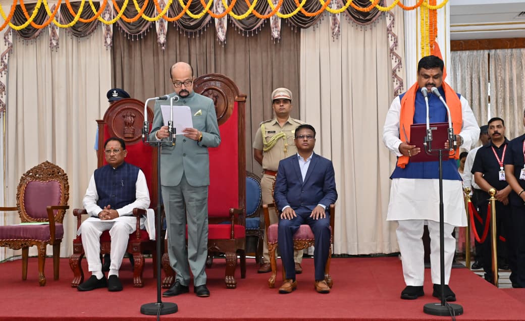 राज्यपाल डेका ने दिलाई तीन मंत्रियों को शपथ….