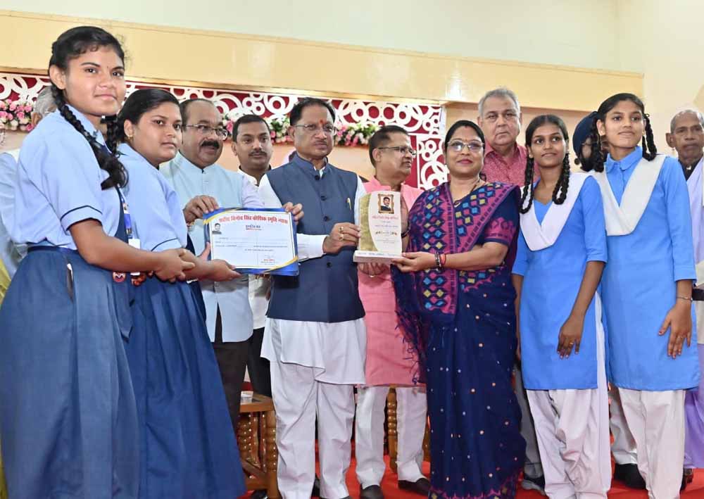 मुख्यमंत्री विष्णु देव साय की पहल पर छत्तीसगढ़ को मिली डीएपी और यूरिया के अतिरिक्त आबंटन की मंजूरी