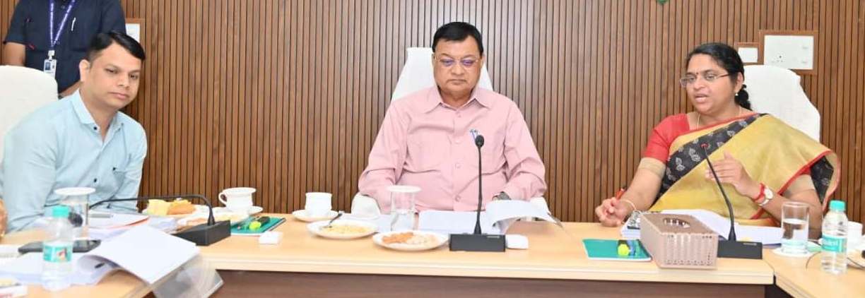 मदिरा के अवैध विक्रय और परिवहन पर नियंत्रण करना सुनिश्चित करें: आबकारी मंत्री देवांगन…