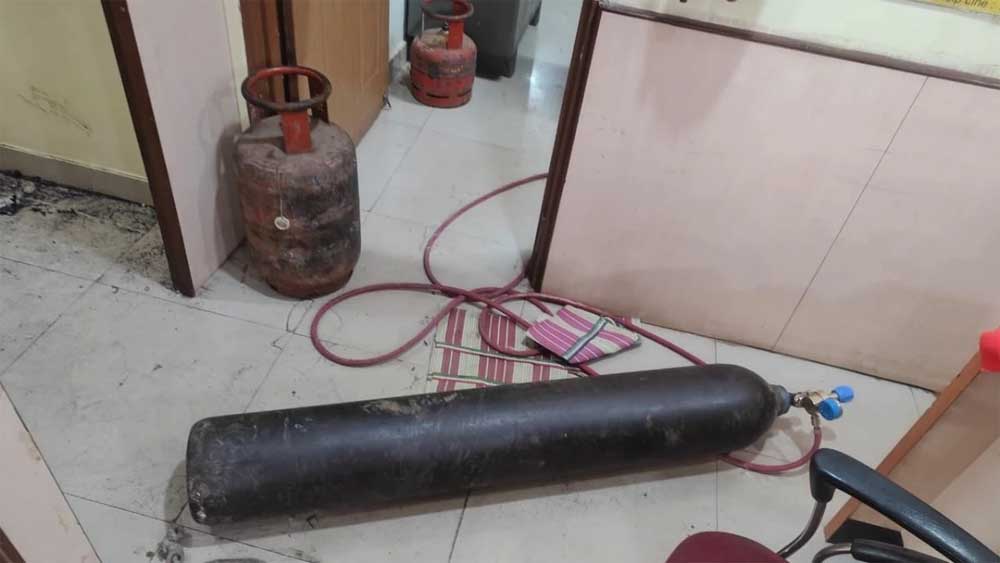 गैस कटर से बैंक लूट की कोशिश नाकाम, राहगीरों की सजगता से बची बड़ी  वारदात