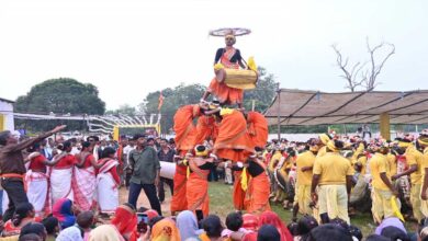 रायपुर : महिला एवं बाल विकास मंत्री श्रीमती राजवाड़े संबलपुर में करमा तिहार उत्सव में शामिल हुईं