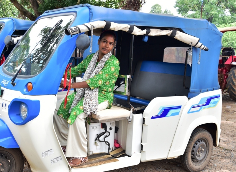 दीदी ई रिक्शा योजना से आदिलक्ष्मी को मिली नई राह….