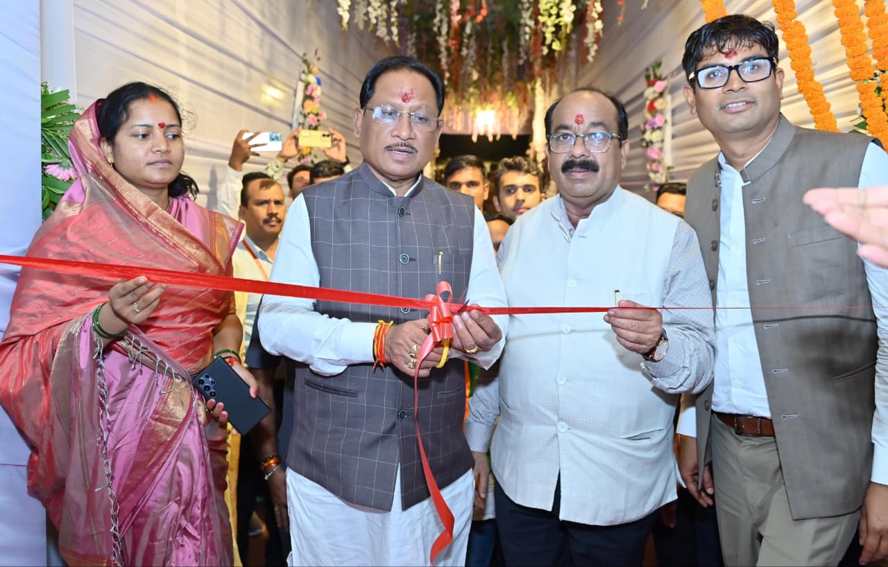 मुख्यमंत्री विष्णु देव साय ने रायगढ़ जिले के ग्राम गढ़ उमरिया में नवगुरुकुल का किया शुभारंभ… मुख्यमंत्री विष्णु देव साय ने रायगढ़ जिले के ग्राम गढ़ उमरिया में नवगुरुकुल का किया शुभारंभ…