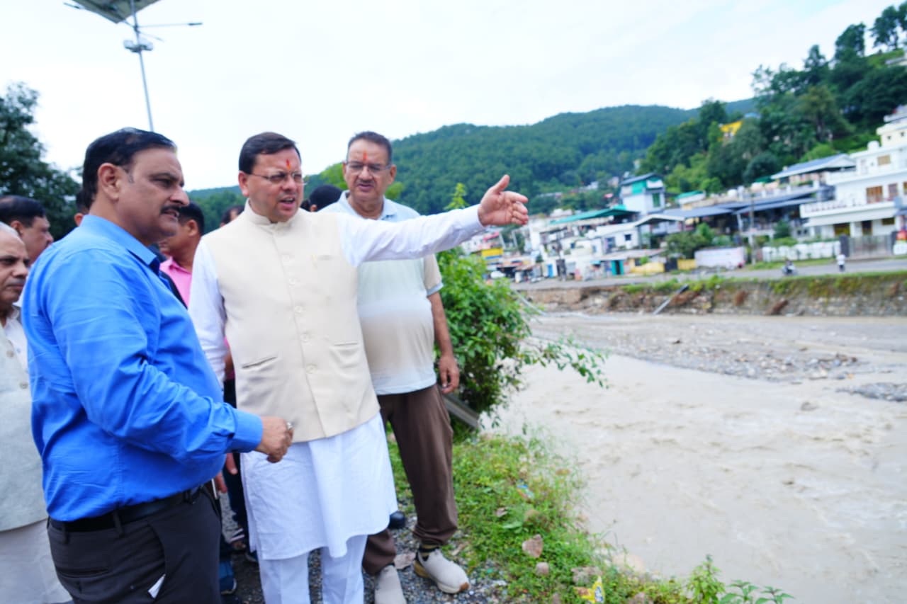 Uttarakhand News: अतिवृष्टि से प्रभावित क्षेत्रों का सीएम धामी ने किया स्थलीय निरीक्षण, अधिकारियों को राहत कार्यों में तेजी के निर्देश….. Uttarakhand News: अतिवृष्टि से प्रभावित क्षेत्रों का सीएम धामी ने किया स्थलीय निरीक्षण, अधिकारियों को राहत कार्यों में तेजी के निर्देश…..