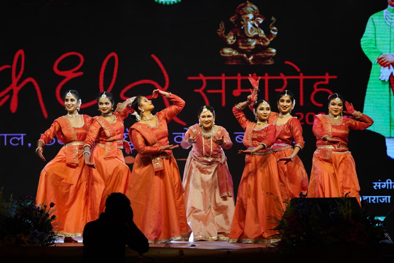 चक्रधर समारोह के आठवें दिन उत्तर-दक्षिण नृत्य संगम, कथक और भरतनाट्यम से बंधा भक्ति रस का माहौल….