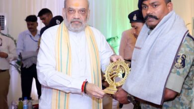 केन्द्रीय गृह मंत्री अमित शाह ने कर्रेगुट्टालु पहाड़ी पर ‘ऑपरेशन ब्लैक फॉरेस्ट’ को सफलतापूर्वक अंजाम देने वाले सीआरपीएफ, छत्तीसगढ़ पुलिस, डीआरजी और कोबरा के जवानों से भेंट की और उन्हें सम्मानित किया….