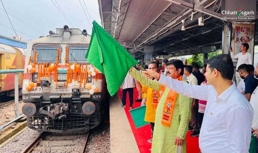 अयोध्या धाम के लिए 850 तीर्थ यात्रियों का जत्था रवाना…. अयोध्या धाम के लिए 850 तीर्थ यात्रियों का जत्था रवाना….