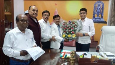 राजस्व मंत्री टंक राम वर्मा से अंबेडकर वेलफेयर सोसायटी के पदाधिकारियों ने की सौजन्य मुलाकात….