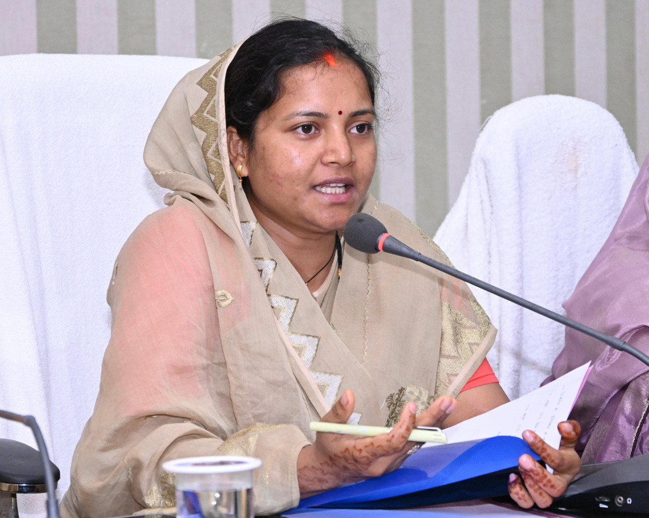 अटल पंचायत डिजिटल सुविधा केंद्र से ग्रामीणों को मिल रही बैंकिंग व अन्य सेवाओं का लाभ: मंत्री श्रीमती लक्ष्मी राजवाड़े….