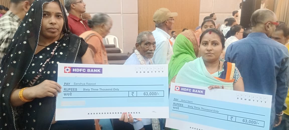 पक्का आशियाना मिलने से खिले चेहरे….