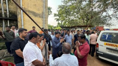 कैबिनेट मंत्री देवांगन पुलिस लाइन कॉलोनी पहुंच कर दी श्रद्धांजलि, शोक संतृप्त परिवार जनों से मुलाकात कर बांटा दुख….