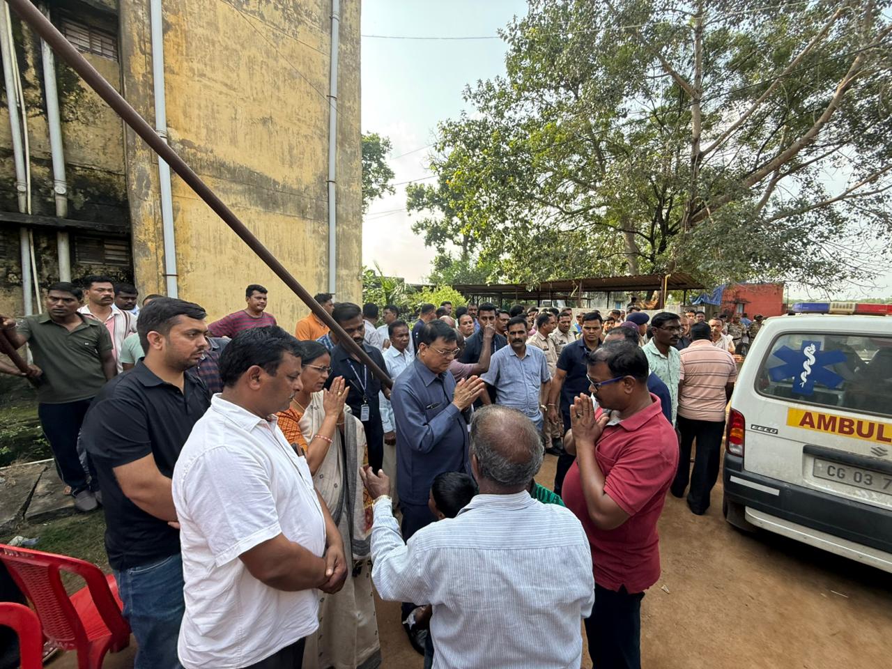 कैबिनेट मंत्री देवांगन पुलिस लाइन कॉलोनी पहुंच कर दी श्रद्धांजलि, शोक संतृप्त परिवार जनों से मुलाकात कर बांटा दुख….