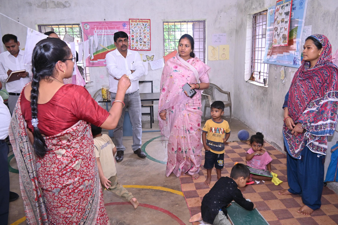 महिला एवं बाल विकास मंत्री श्रीमती राजवाड़े सरगुजा संभाग के दौरे पर…