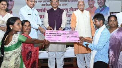 विश्वकर्मा जयंती पर विशेष लेख : छत्तीसगढ़ भवन एवं अन्य सन्निर्माण कर्मकार कल्याण मंडल अंतर्गत अब तक 8.39 लाख निर्माण श्रमिक लाभान्वित…. विश्वकर्मा जयंती पर विशेष लेख : छत्तीसगढ़ भवन एवं अन्य सन्निर्माण कर्मकार कल्याण मंडल अंतर्गत अब तक 8.39 लाख निर्माण श्रमिक लाभान्वित….