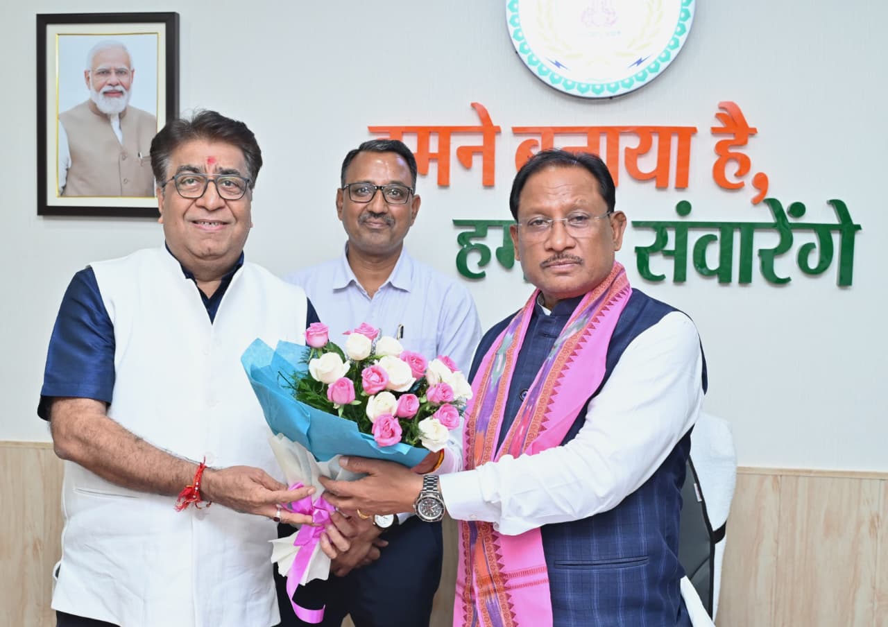मुख्यमंत्री से ट्रिपल आई टी नया रायपुर के निदेशक प्रोफेसर ओमप्रकाश व्यास ने की सौजन्य मुलाकात…