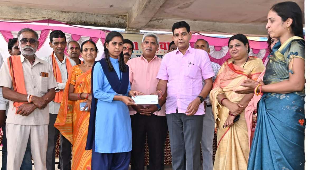 शिक्षा से संवरता है भविष्य, बेटियों को मिल रहा समान अवसर: मंत्री टंकराम वर्मा….