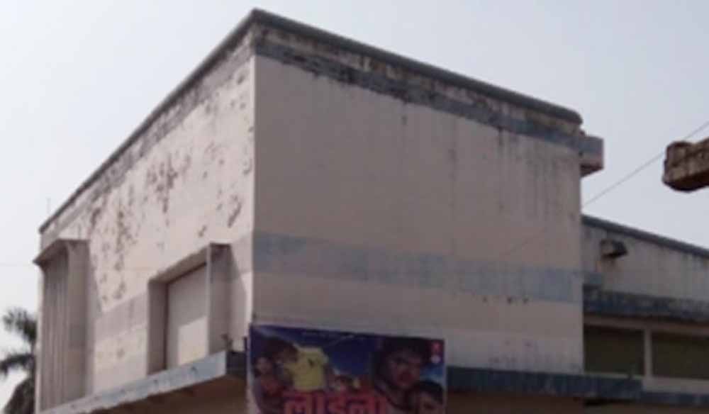 ‘बाबा’ टॉकीज विवाद सुलझा — 33 वर्ष बाद मुआवजा भुगतान, कलेक्टर ने किया निपटारा