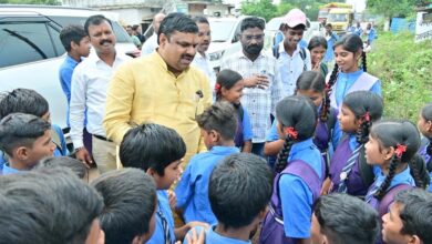 रायपुर : शिक्षा मंत्री गजेन्द्र यादव ने विद्यार्थियों से की आत्मीय भेंट, अनुशासन और लगन को बताया सफलता का मंत्र